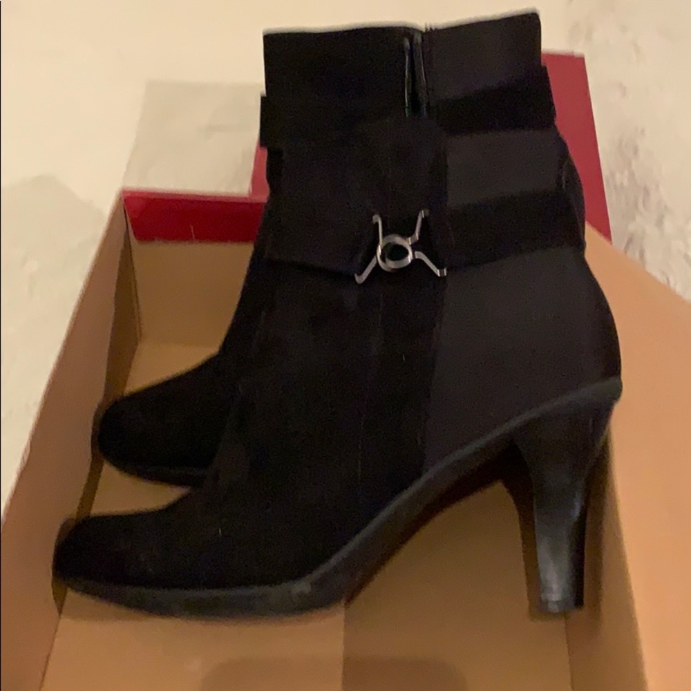 Size 10 boots wide